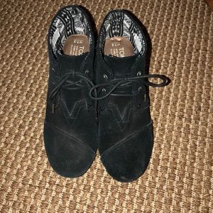 Black toms